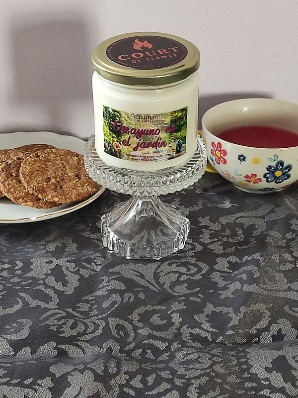 VELA 240G - DESAYUNO EN EL JARDÍN (COURT OF FLAMES)