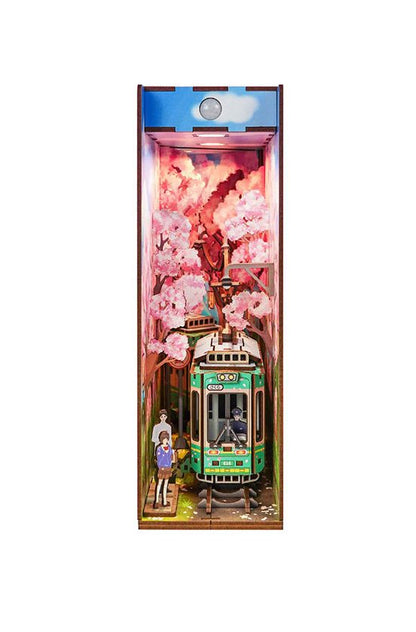 MAQUETA BOOK NOOK CON LUZ LOS VIAJES DE SAKURA