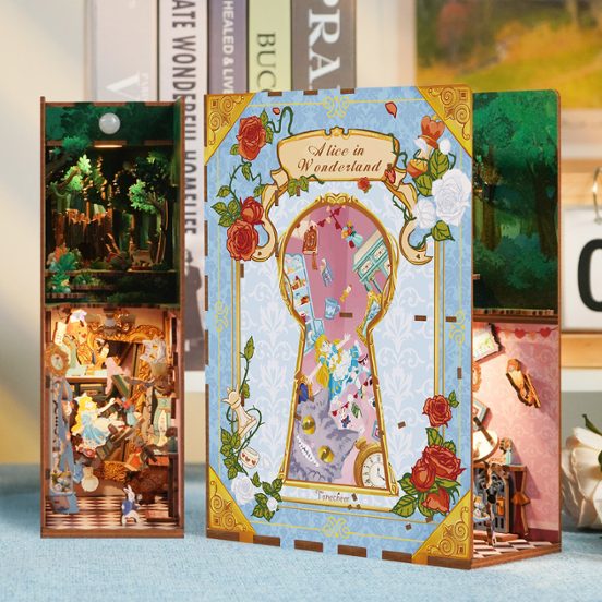 MAQUETA BOOK NOOK CON LUZ ALICIA PAIS DE LAS MARAVILLAS